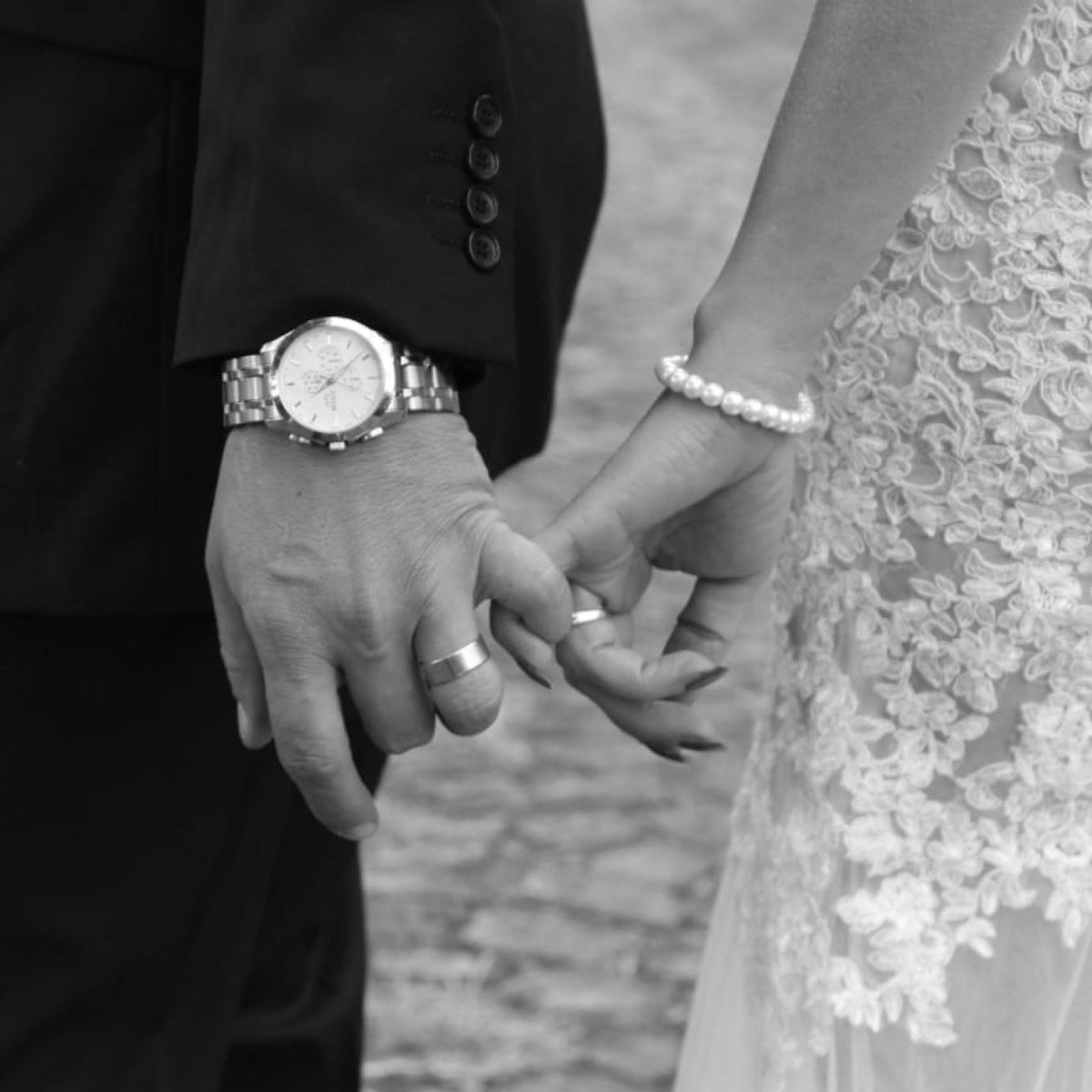Dinheiro e casamento: casal conversando sobre planejamento financeiro e futuro